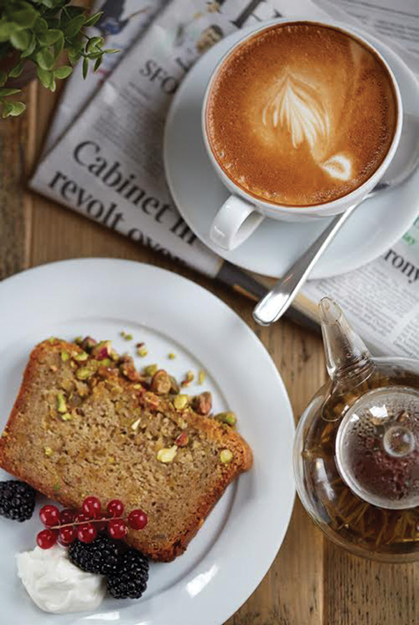 在菲尔莫尔和联盟咖啡馆享用咖啡和蛋糕 Image ©Heidi C Beard